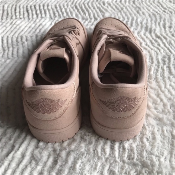 Nike Air Jordan Retro 1 low no swoosh women’s 9 - Picture 4 of 5